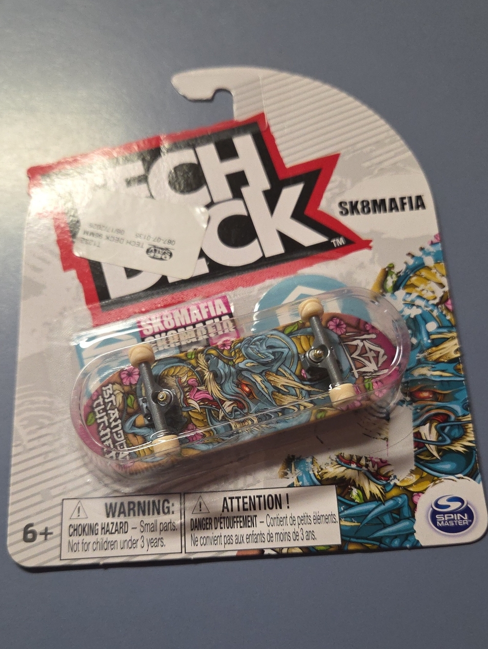 SK8MAFIA Mini Fingerboard Toy in Pink and Blue